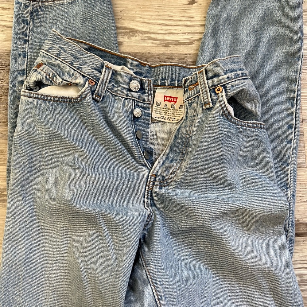 Vintage Levi’s Light Wash Denim Jeans 𓆉